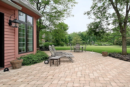 Outdoor Kitchen & Patio
